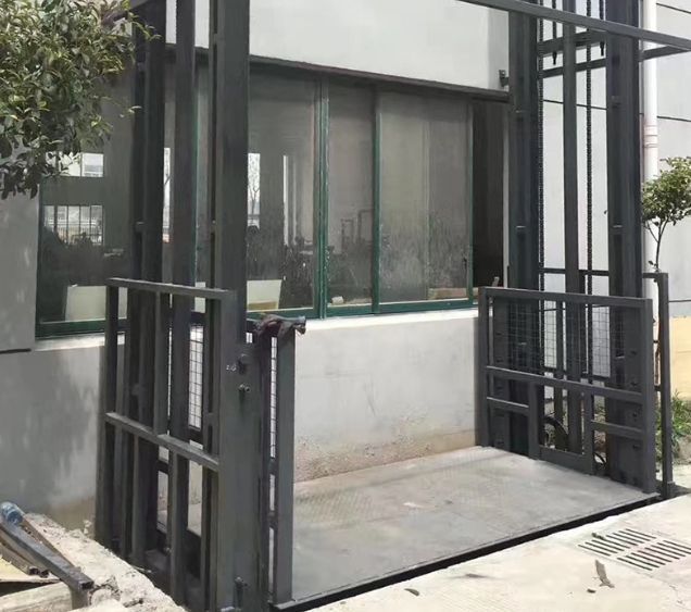 三元导轨式施工升降机助力民生工程提速增效